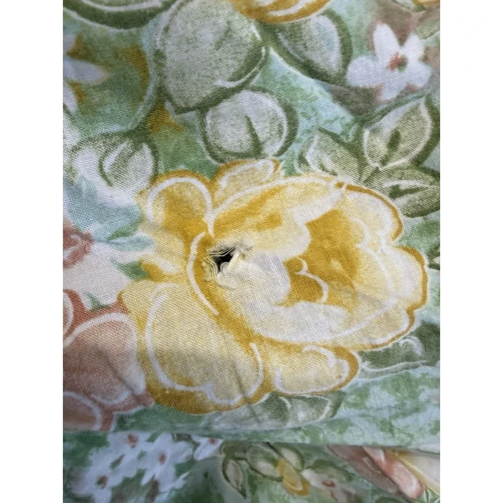 Vintage MCM Doilie Quilt Top Bed Cover Hand Pieced Skirt Sides 55